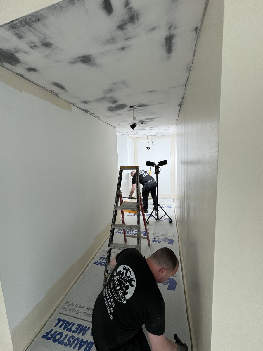 Équipe EVCONIC sur un chantier intérieur