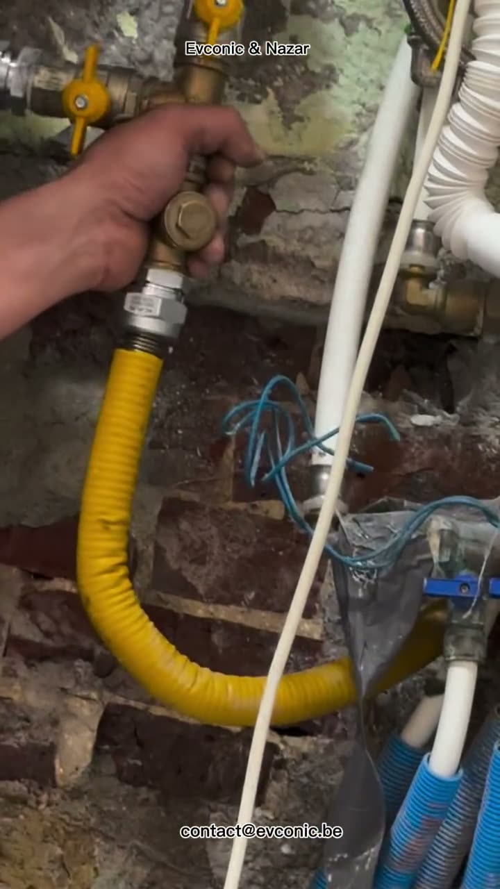 Raccordements sanitaires préparés dans la cloison
